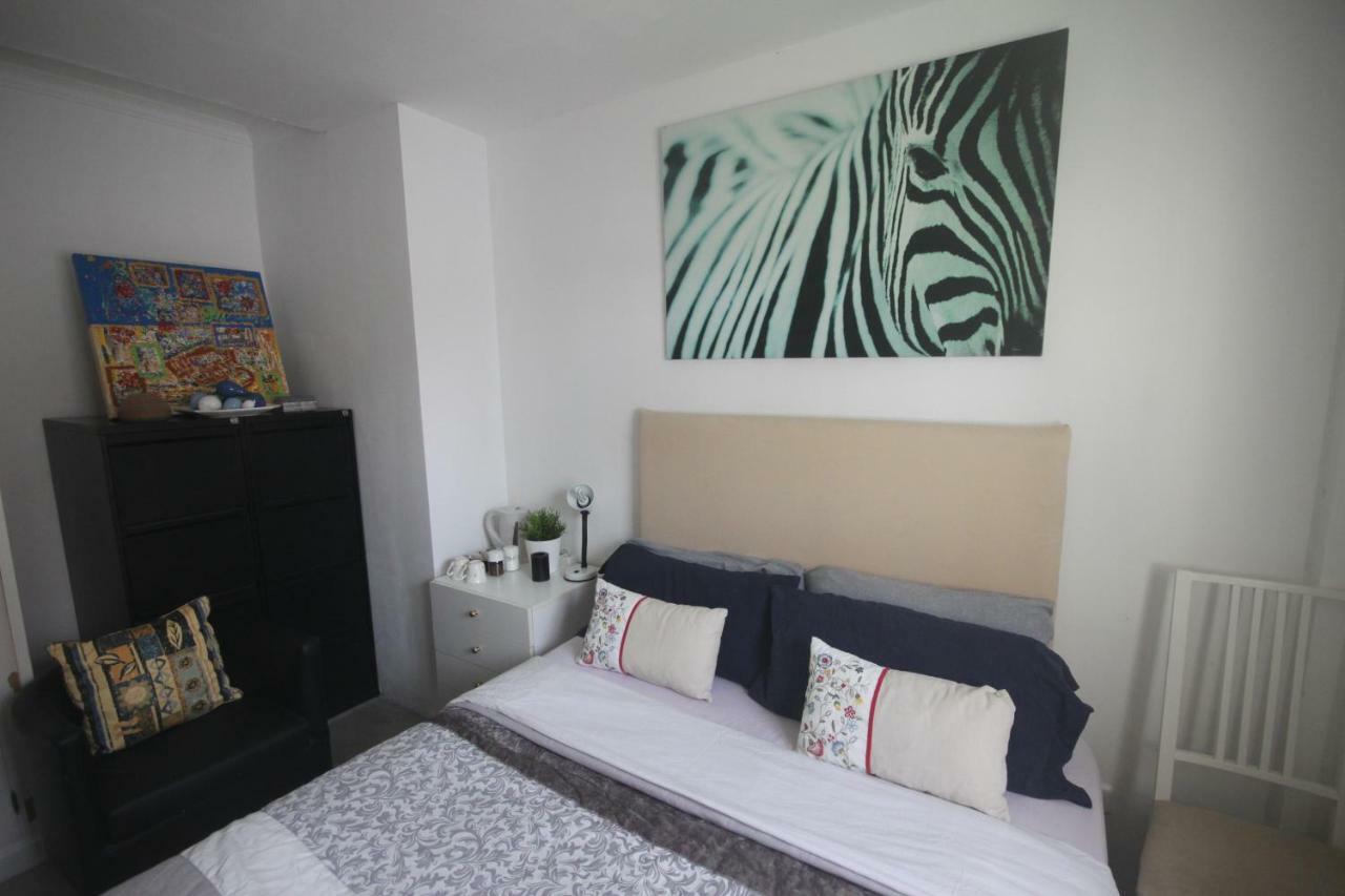 Little Peaceful Retreat Room With Bath, Heating, Terrace, Free Wifi Fridge Easy Parking Marbella Eksteriør bilde